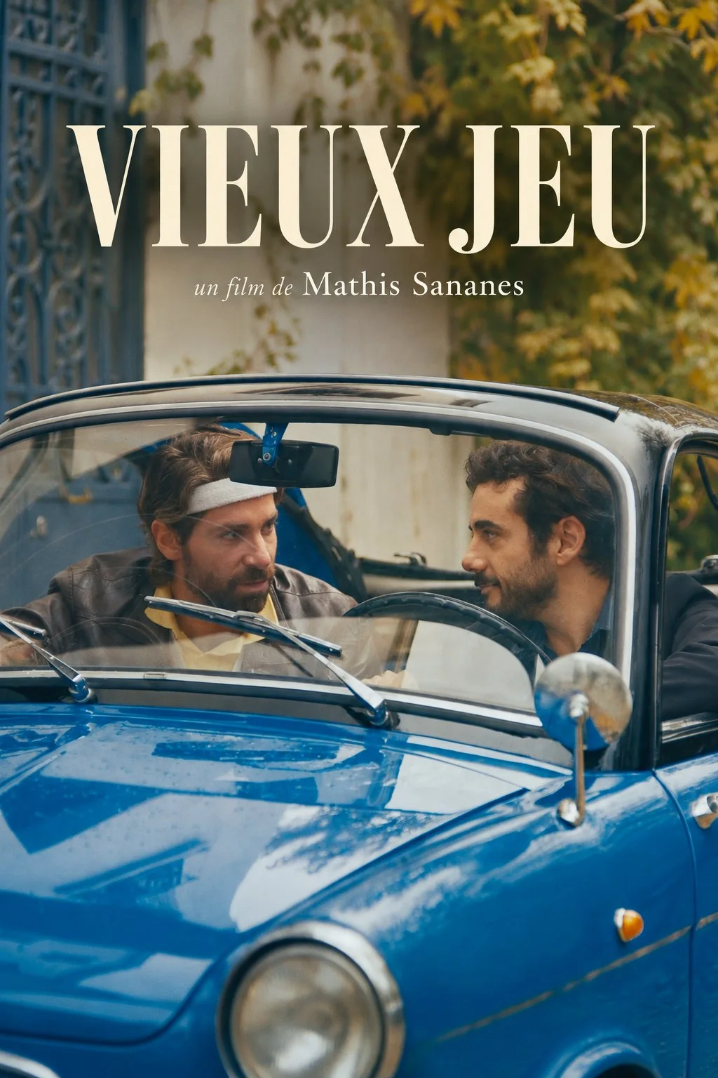 Affiche de Vieux Jeu : deux hommes dans un cabriolet bleu.